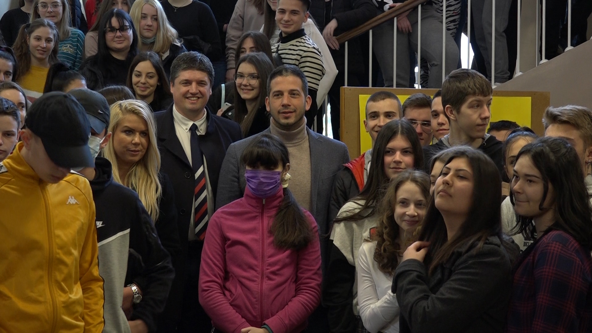 Ministar omladine i sporta Vanja Udovičić obišao ETŠ i Tehnološku školu u Paraćinu