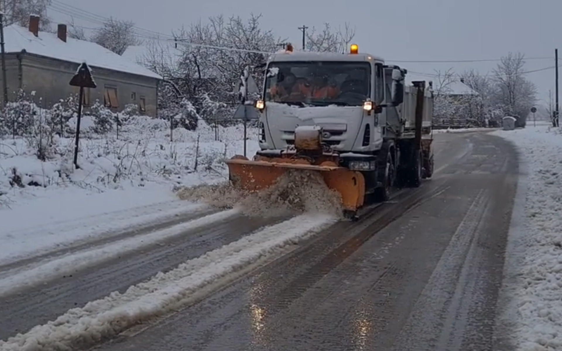 Putevi Srbije upozoravaju: Sneg na putevima u Srbiji, pažljivo za volanom
