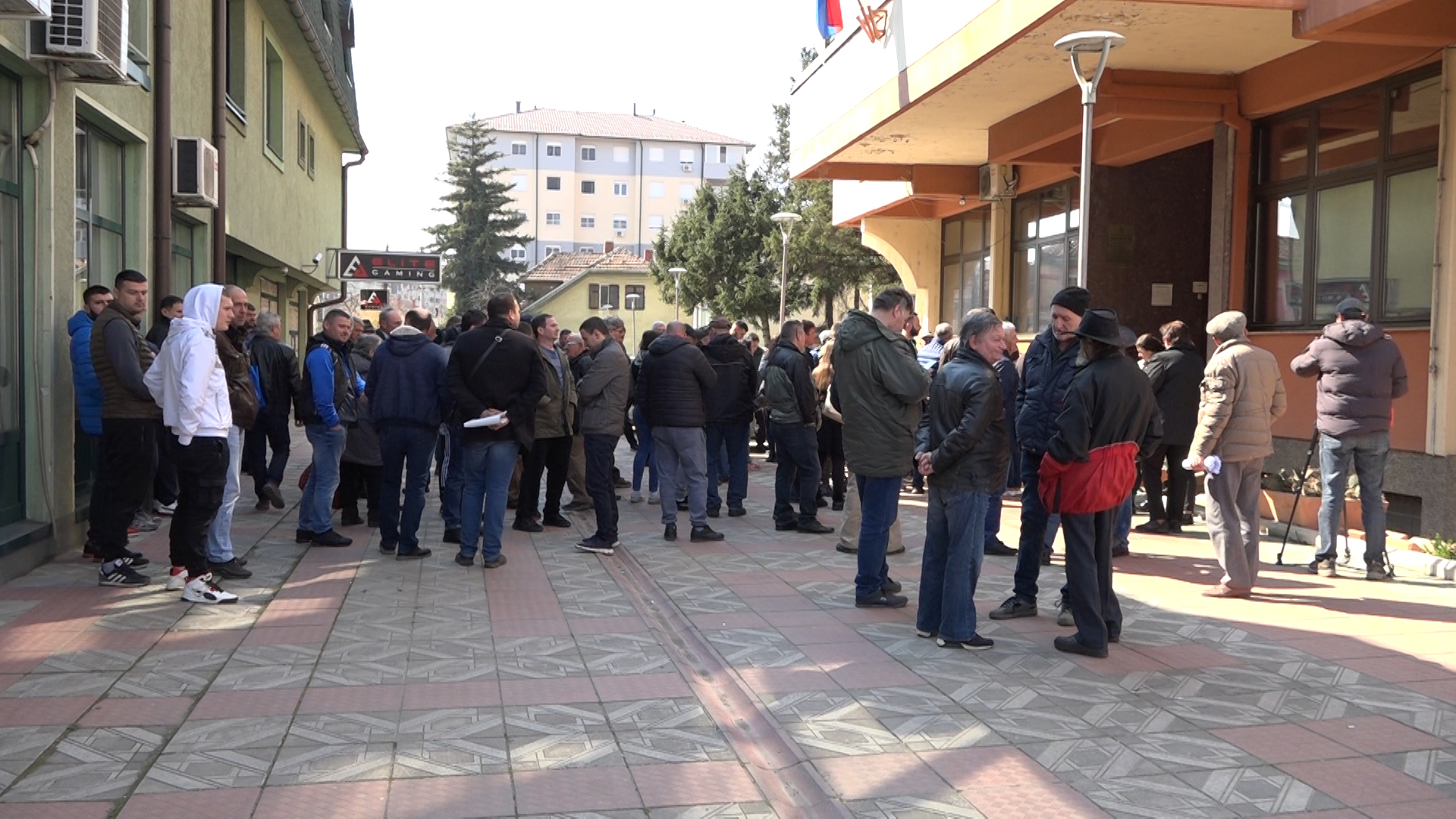 Meštani Dankova održali protest ispred Višeg suda u Jagodini
