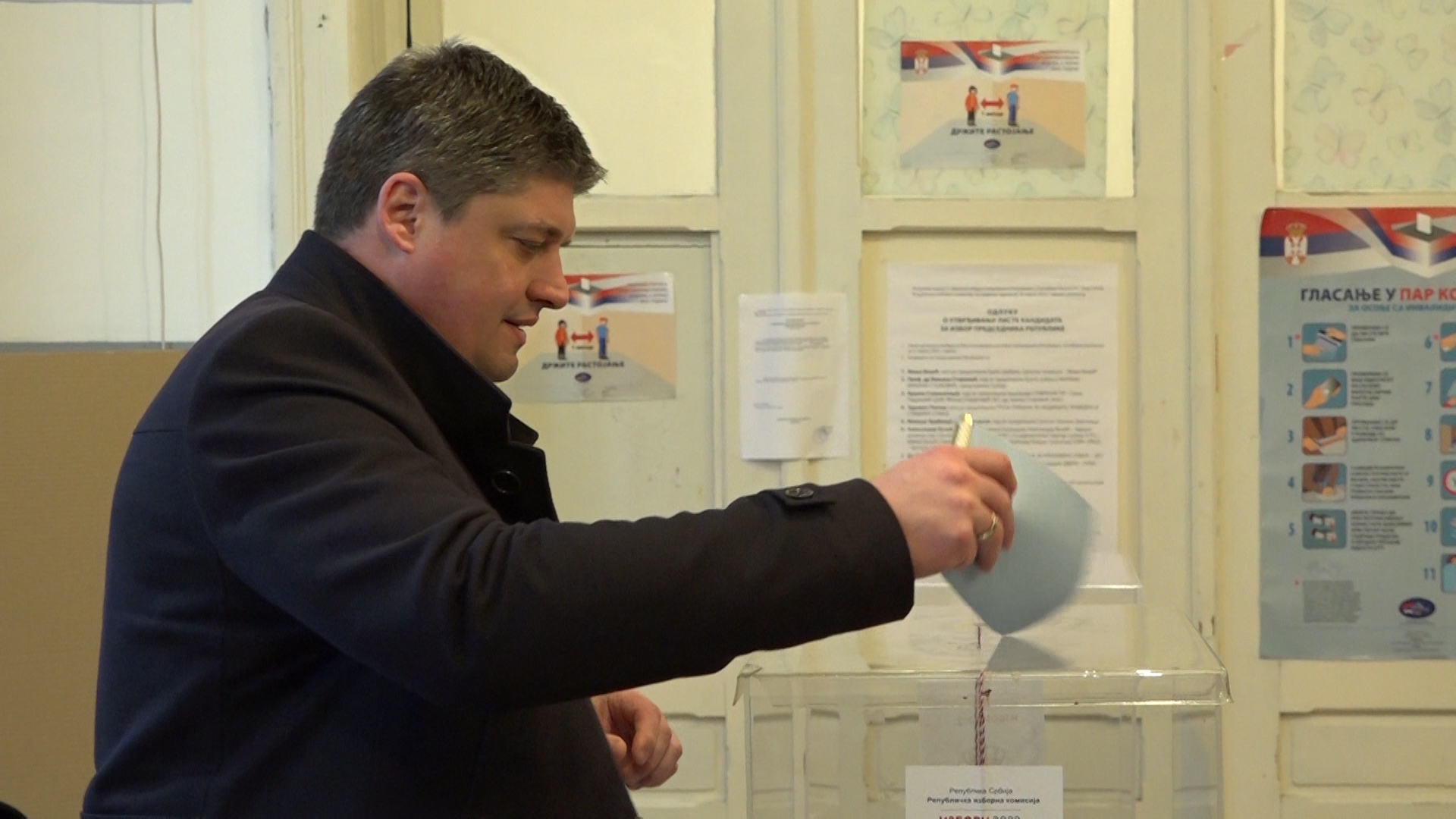 Izborni proces u Paraćinu – Biračka mesta 10 i 21, glasao i predsednik opštine Vladimir Milićević