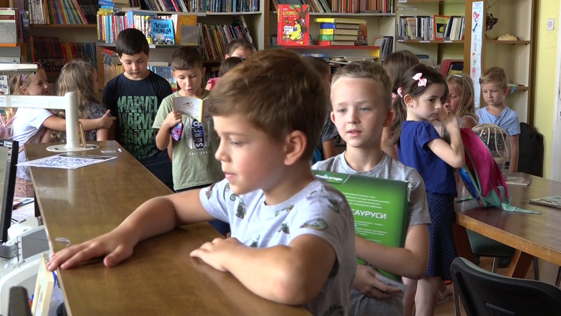 Učenici Osnovne škole „Stevan Jakovljević“ posetili paraćinsku biblioteku