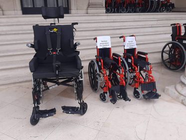 Pet invalidskih kolica za paraćinsko Društvo za cerebralnu i dečiju paralizu