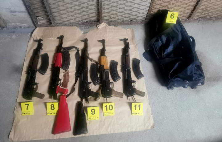 Policija uhapsila trojicu muškaraca u Ćićevcu sa pune dve torbe pušaka i municije