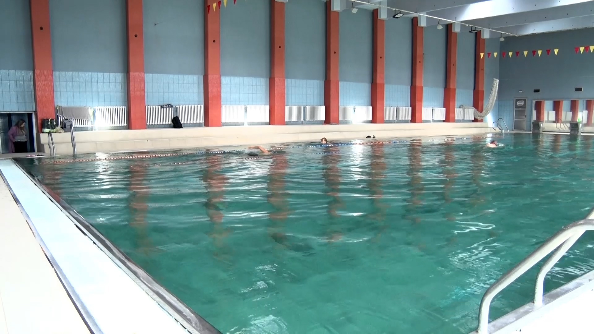 Odličnim učenicima sa teritorije opštine Paraćin besplatno korišćenje bazena u Hali sportova ovog leta