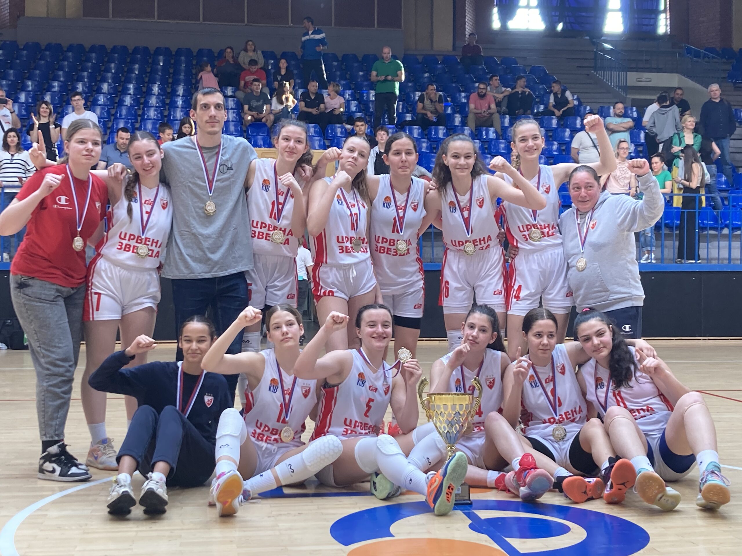Košarkašice Crvene zvezde pobednice Final 8 turnira za pionirke u Paraćinu