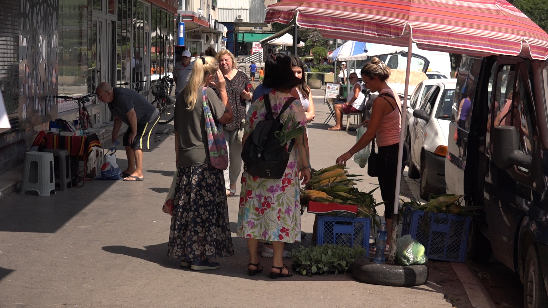 Kako vrućinu podnose Paraćinci i ulični prodavci