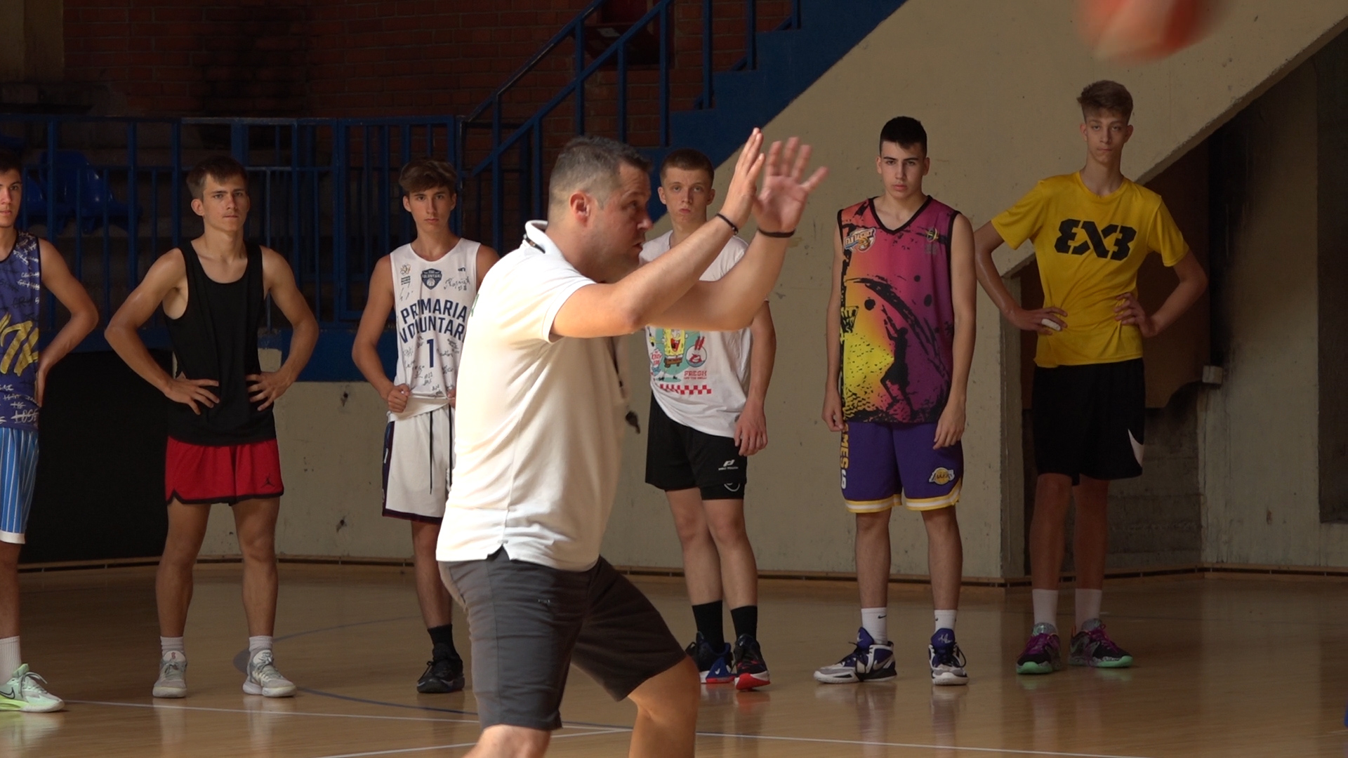 Srpski trener sa mladim košarkašima iz Rumunije već danima na pripremama u Paraćinu