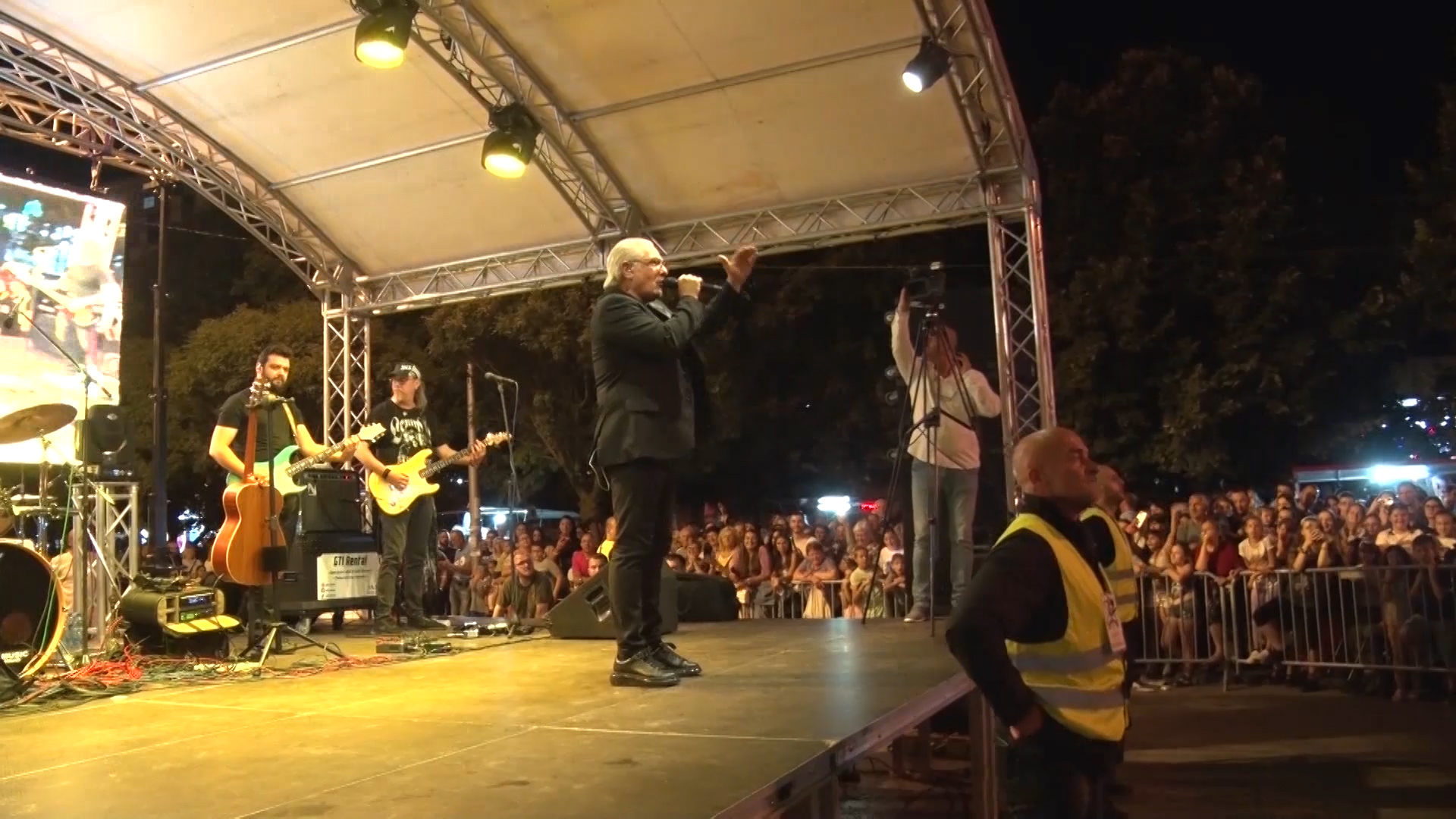 Sjajan koncert Željka Samardžića na prepunom Gradskom trgu u Paraćinu