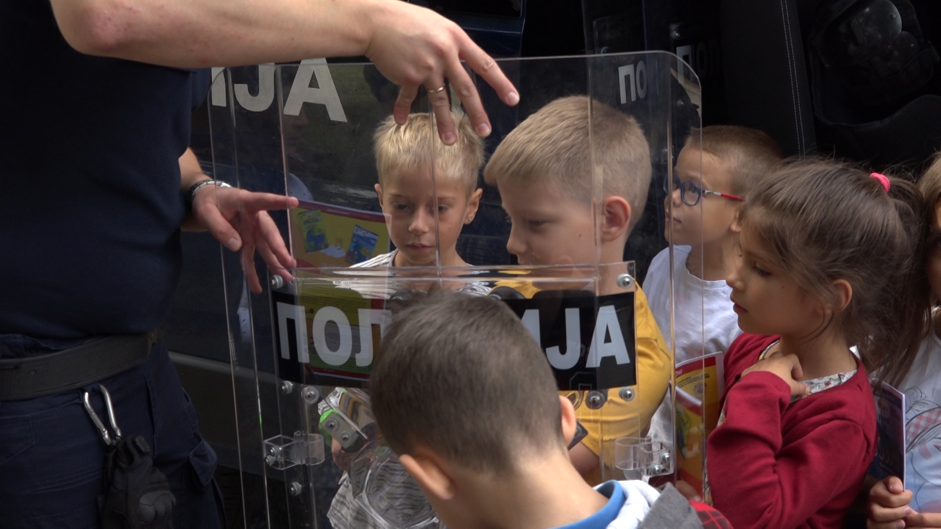 MUP Srbije sprovodi projekat „Zajedno i bezbedno kroz detinjstvo“