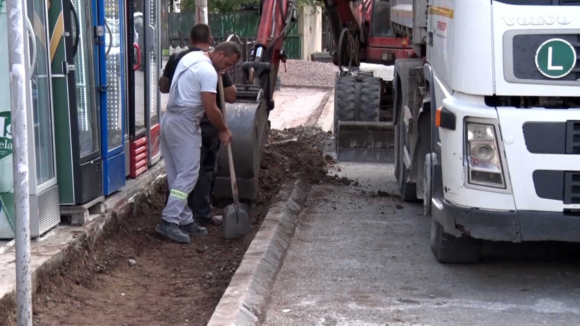 Meštani o radovima na izgradnji trotoara u Cara Dušana