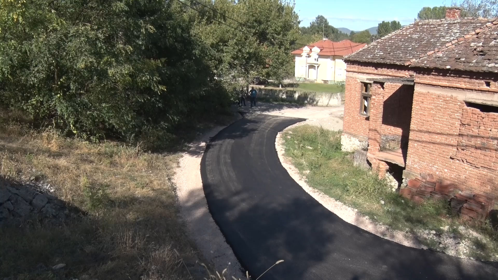 Predsednik opštine Paraćin obišao radove na asfaltiranju jedne od ulica u Davidovcu