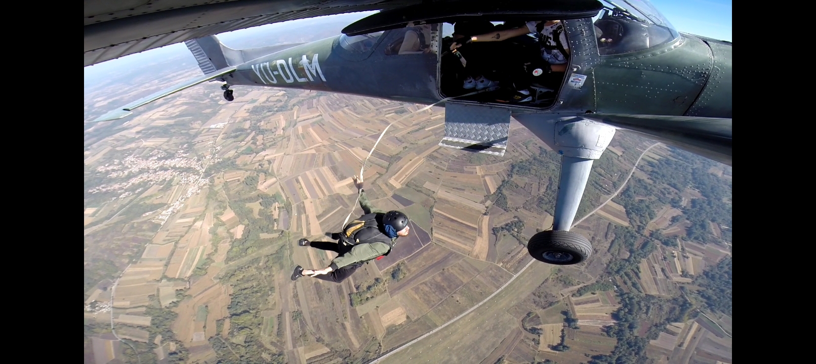 Prvi skok padobranom – konkurs AK “Naša krila” i ministarstva odbrane