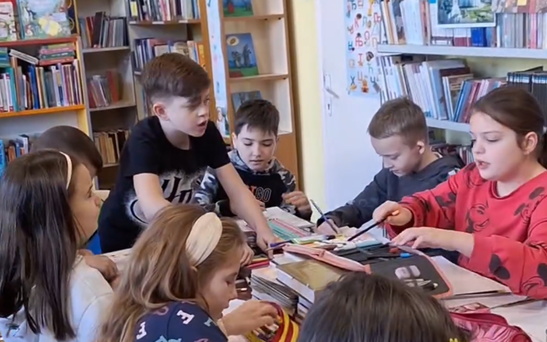 Učenici 3. razreda OŠ „Stevan Jakovljević“ u biblioteci povodom Međunarodnog dana obrazovanja