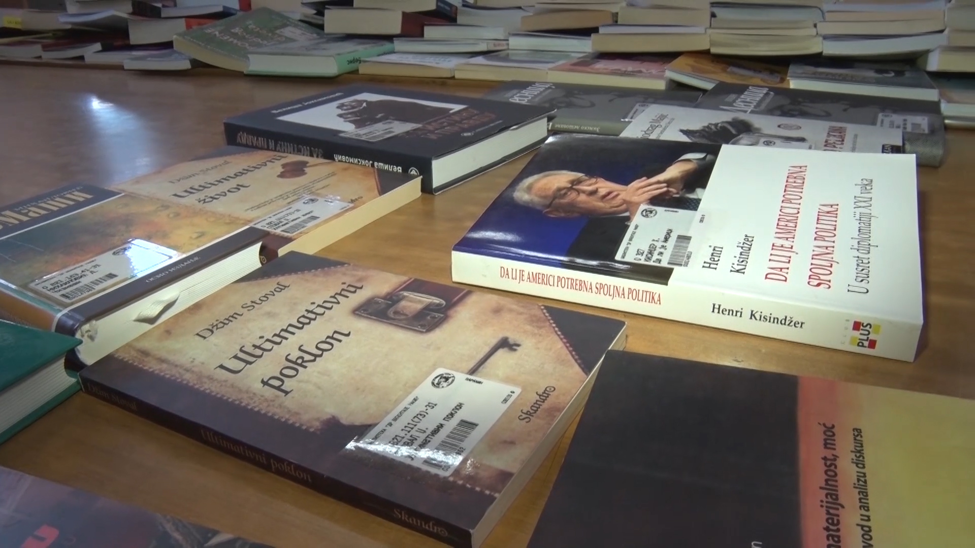 Narodna biblioteka Srbije poklonila knjige paraćinskoj Biblioteci