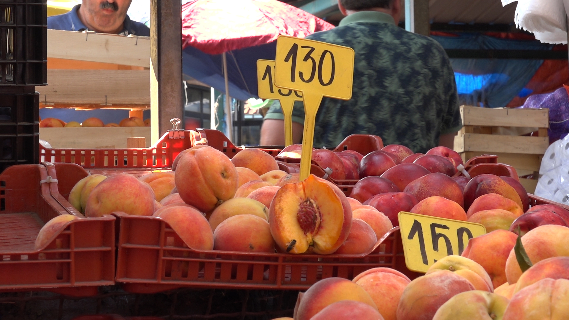 Cene sezonskog voća i povrća na paraćinskoj Zelenoj pijaci