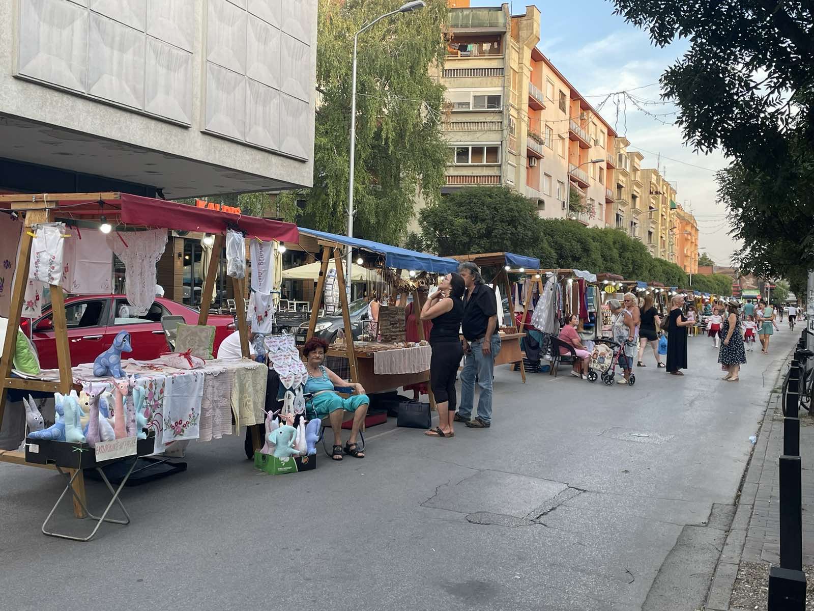 Etno fest u centru Paraćina izazvao veliko interesovanje izlagača i posetilaca