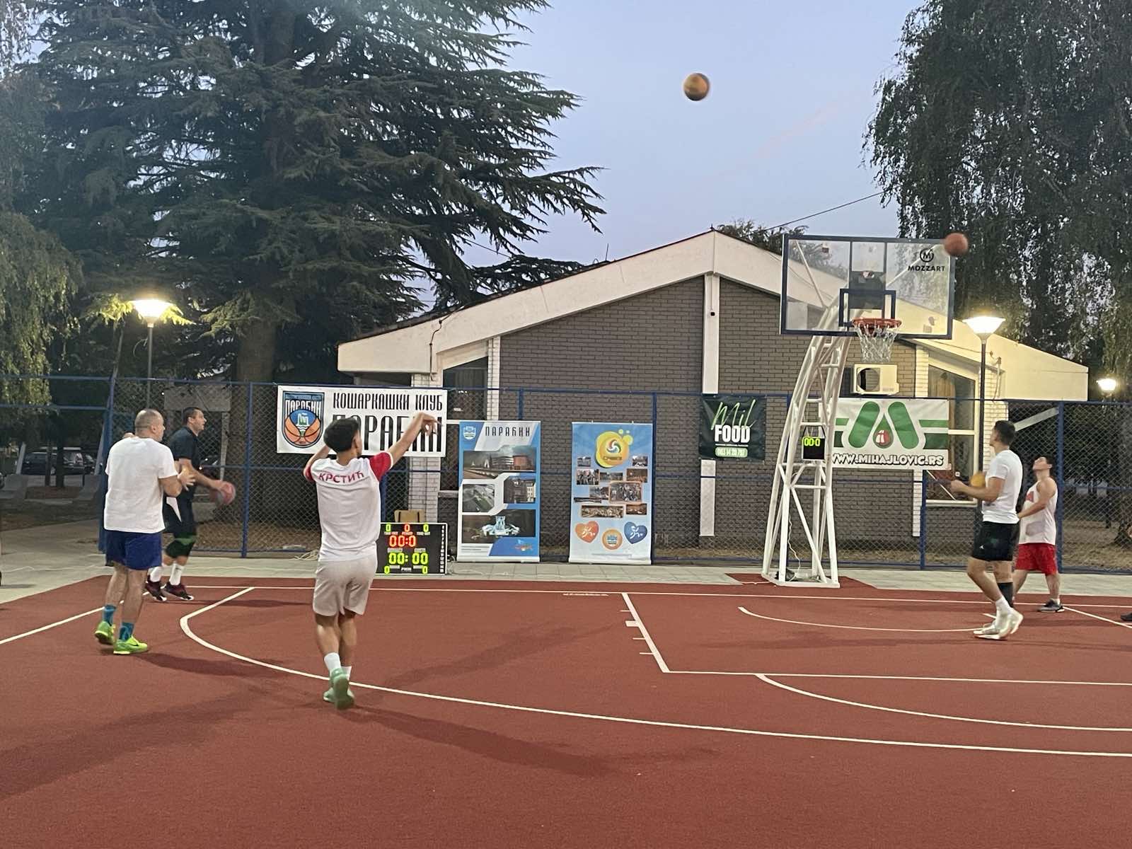 Počeo 3×3 basket turnir u MZ Gloždak, otkrivena ploča Dušanu Stojanoviću