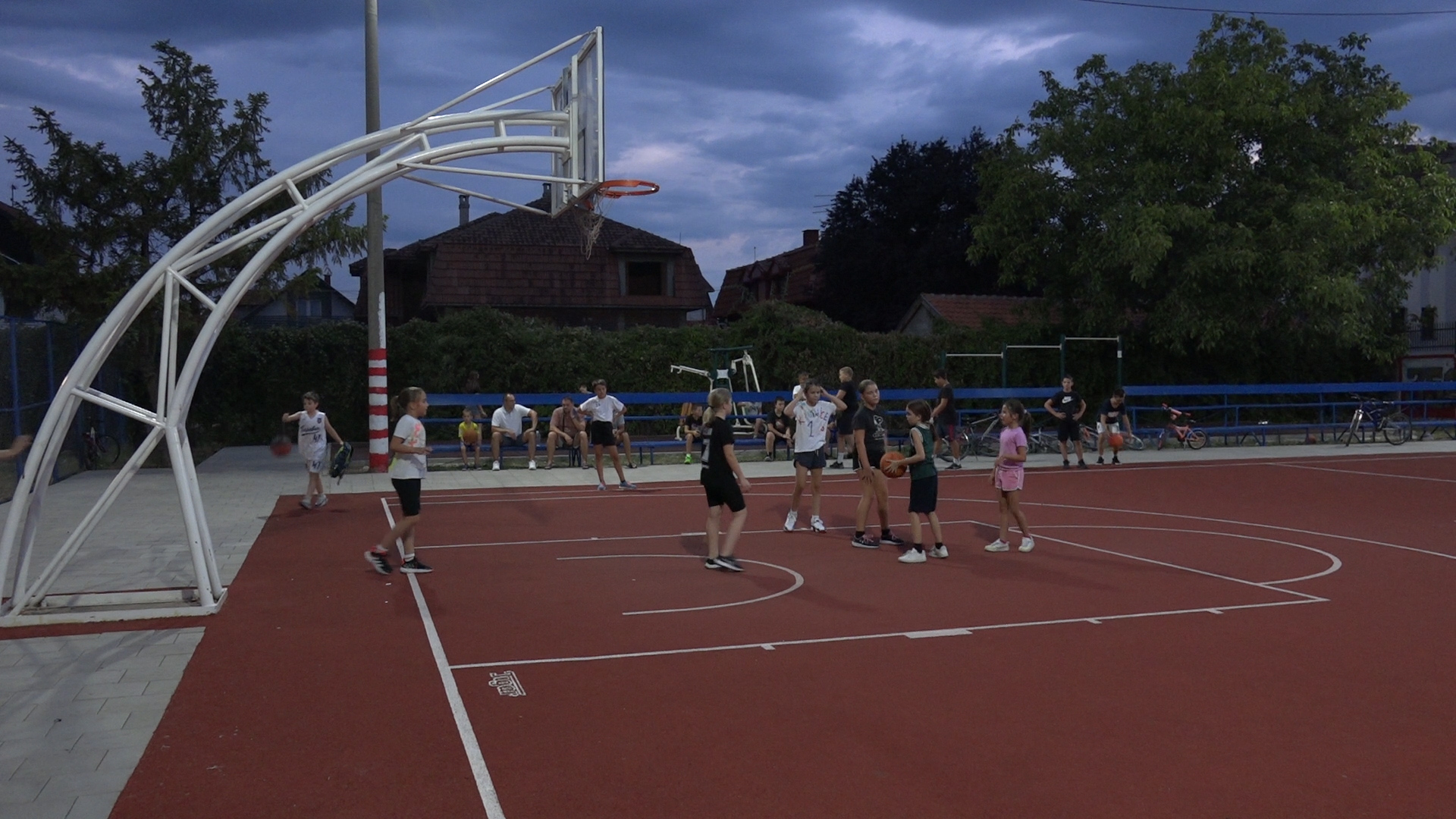 Sportsko leto – atmosfera na basket terenima