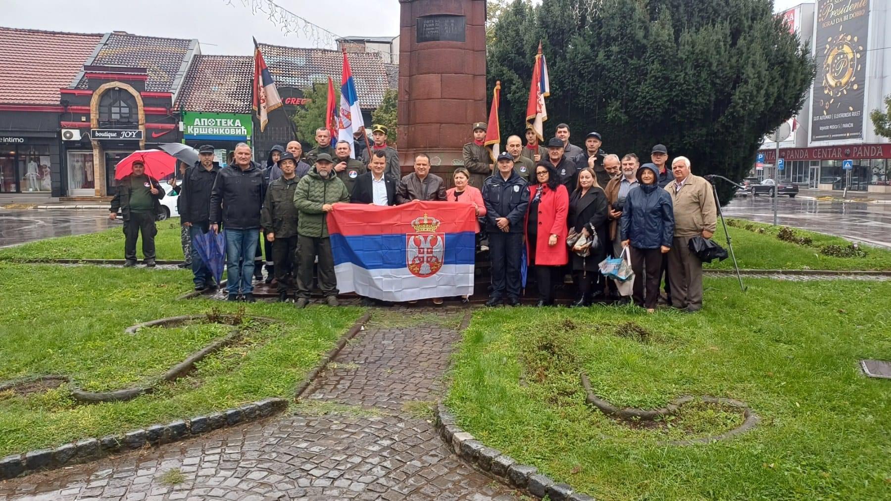 Polaganjem venaca na spomenik Pobedniku obeležen Dan nacionane zastave (FOTO)