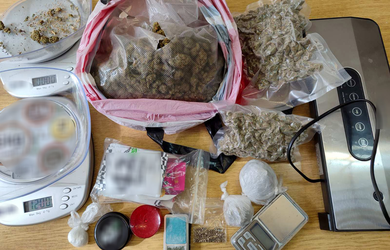 Uhapšeni Jagodinci, policija pronašla skoro pola kilograma opojnih droga