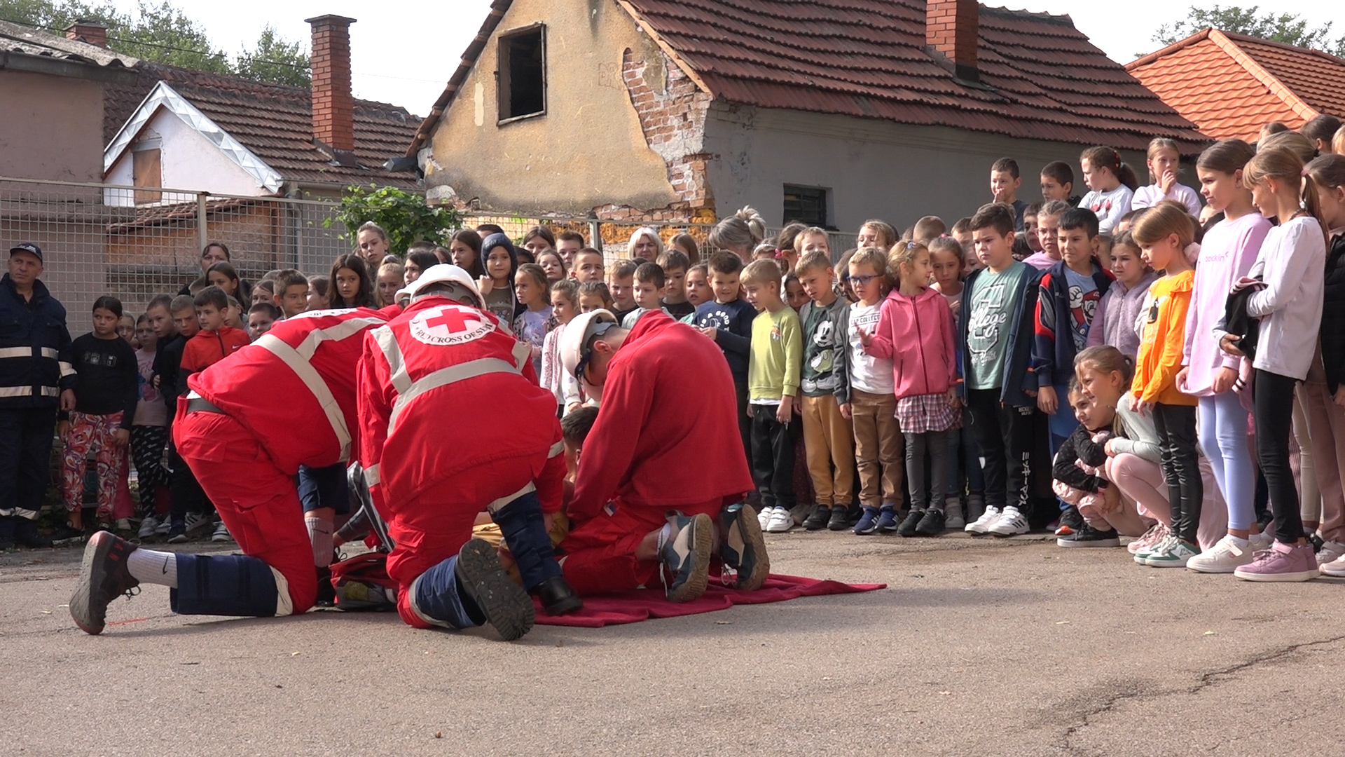 Pokazna vežba gašenja požara u  OŠ “Đura Jakšić” (VIDEO)