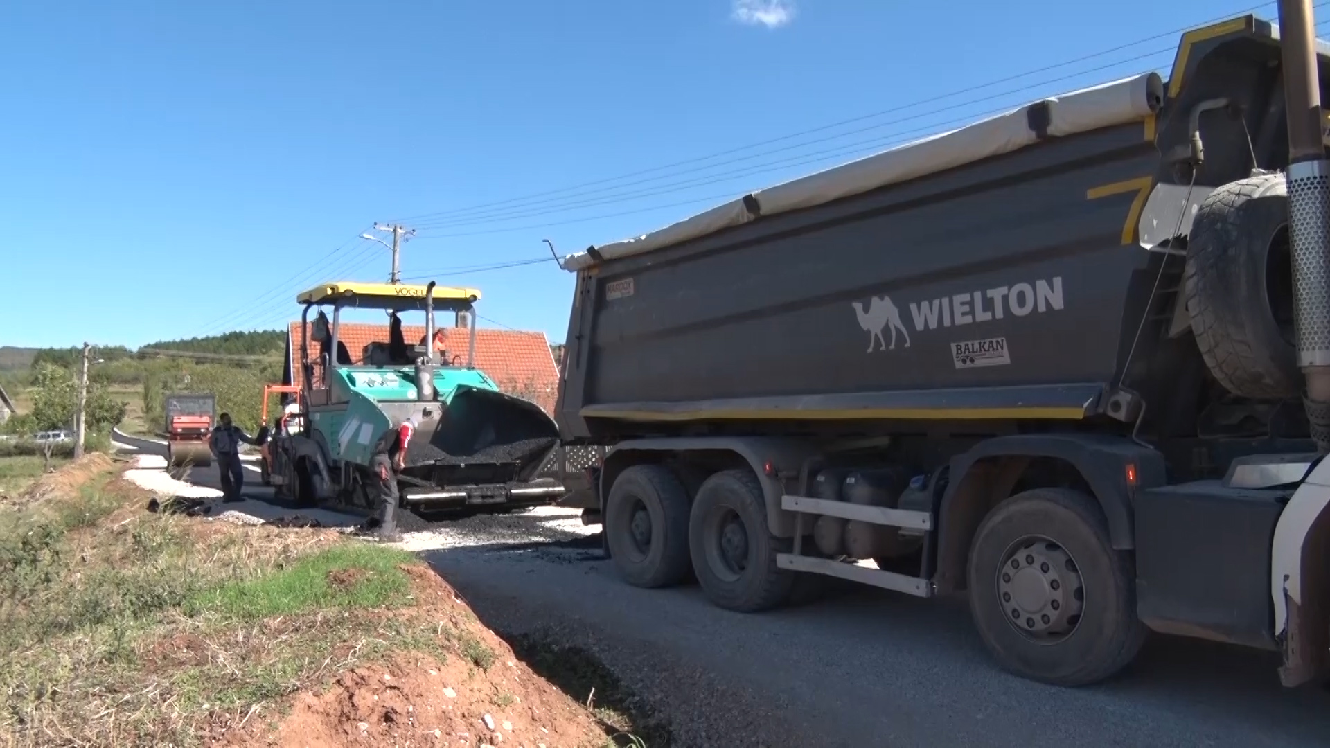 Аsfaltiranje ulice Svetog Save u Stubici (VIDEO)