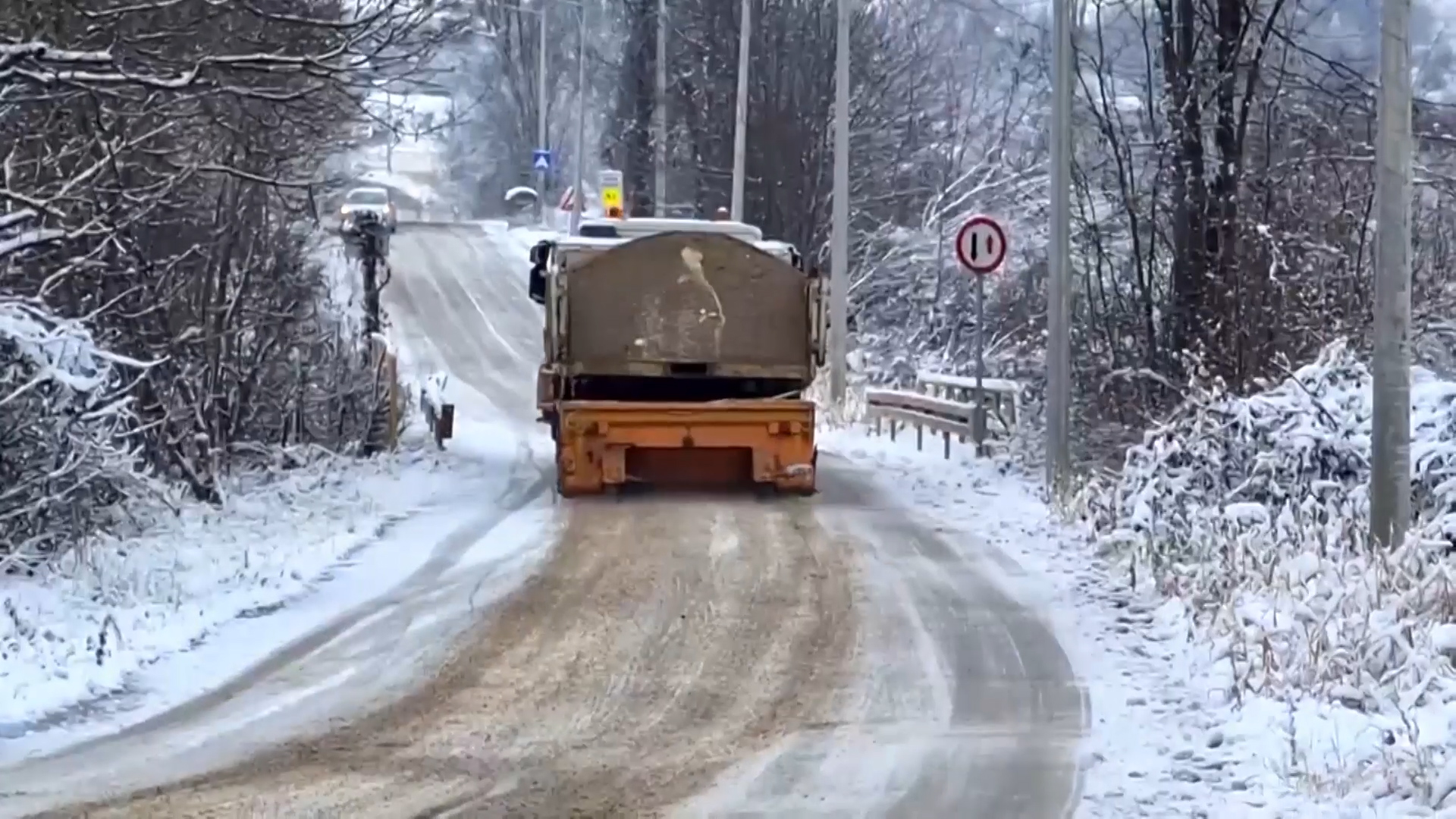 Zimska služba JKP „Crnica” u pripravnosti (VIDEO)