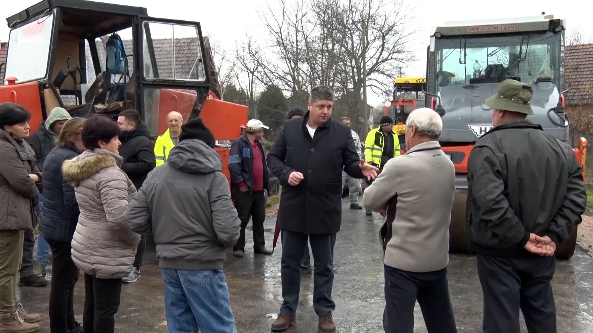 Predsednik opštine obišao završne radove na asfaltiranju dve ulice u Čepuru (VIDEO)