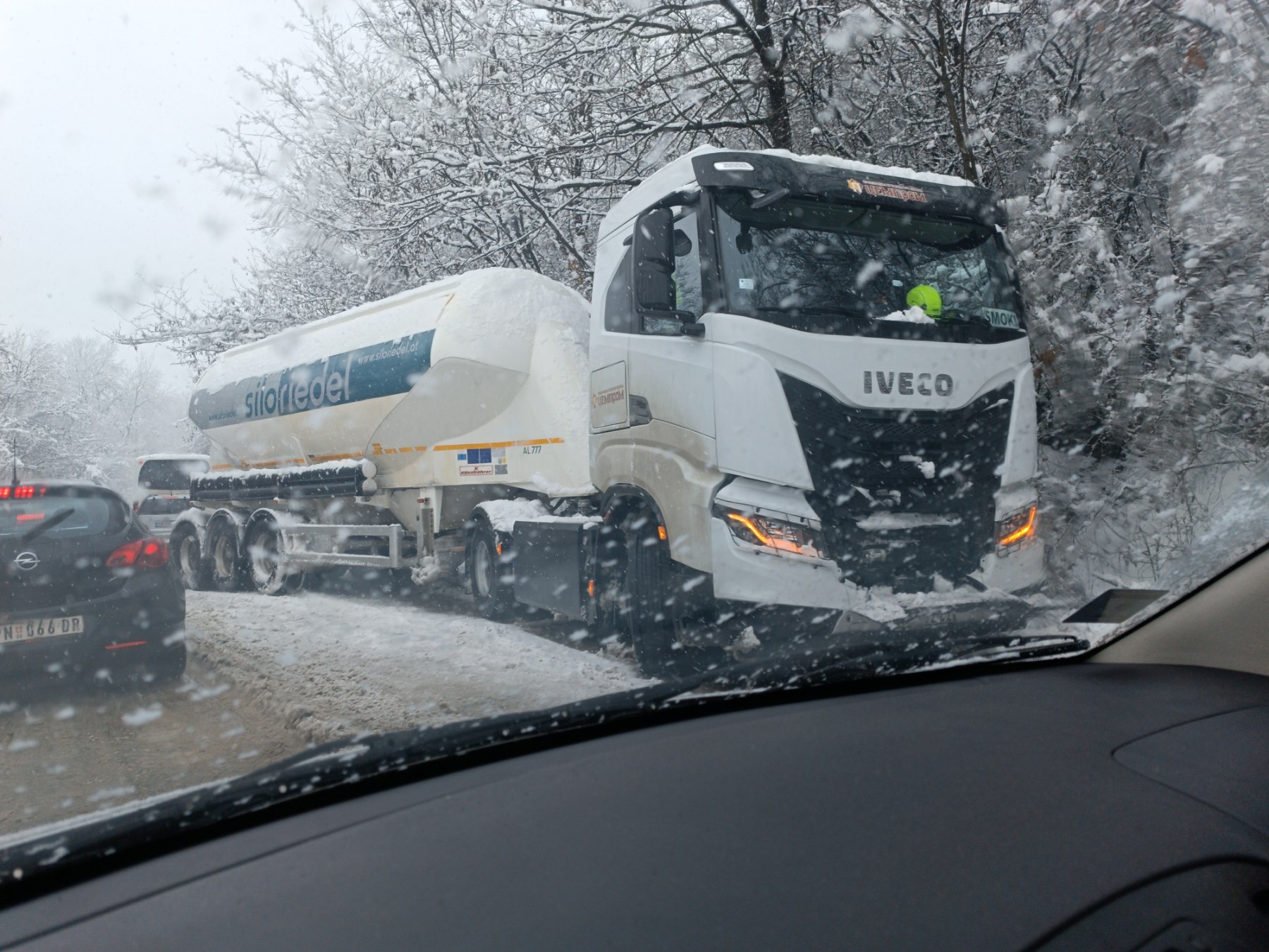 Zimska služba na terenu, otežano kretanje ka pojedinim selima u opštini Paraćin